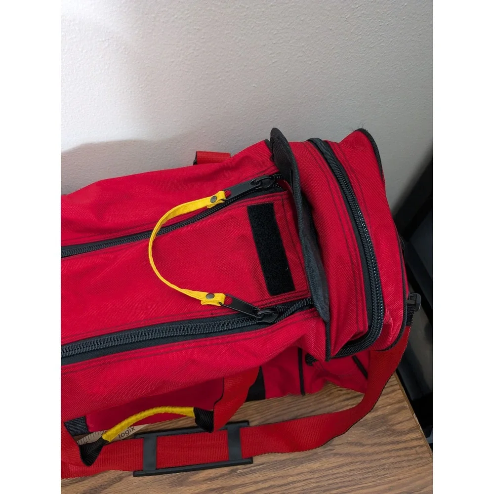 Vintage Marlboro Adventure Team Duffel Bag Red 90s Travel Gym Bag Large Logo - Picture 12 of 16